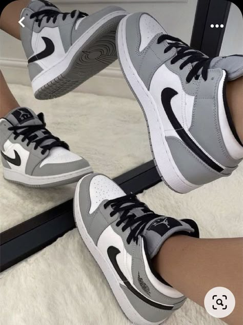 Kasut Pengantin, Trendy Shoes Sneakers, Nike Fashion Shoes, Basket Style, Nike Shoes Girls, Preppy Shoes, Jordan Shoes Girls, Pretty Shoes Sneakers, Jordan Shoes Retro