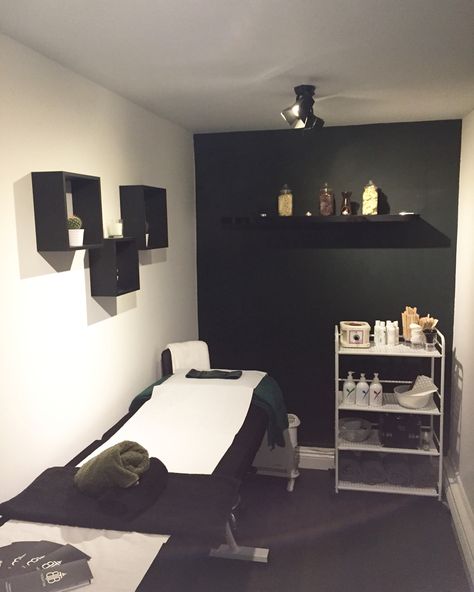 Black And White Wax Room, Black Themed Lash Room, Home Based Beauty Salon Ideas, Black And Gray Lash Room, Black Room Esthetics, Black Lash Tech Room, Lash Room Ideas Small Spaces Glam, Lash Room Green, Black Spa Aesthetic