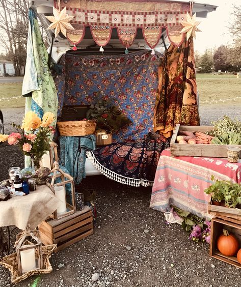 Fortune Teller Tent Diy, Boho Trunk Or Treat, Fortune Teller Trunk Or Treat, Camper Interior Design, Picnic Inspiration, Tent Design, Mobile Boutique, Natural Boho, Chic Party