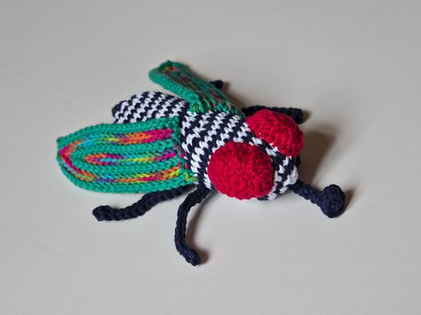 fly | Flickr: Intercambio de fotos Crochet Insects, Crochet Fly, Crochet Fish Patterns, Crochet Monster, Insect Crafts, Crochet Fish, Super Fly, Crochet Brooch, Odds And Ends