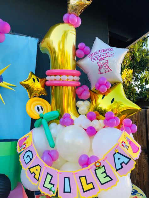 Princess Peach Balloon Bouquet, Princess Peaches Birthday Party, Princess Peach Balloon Garland, Princess Peach Balloon, Princess Peach Party Decorations, Princess Peach Birthday Party Ideas, Princess Peach Birthday Party, Super Mario Peach, Peach Mario Bros