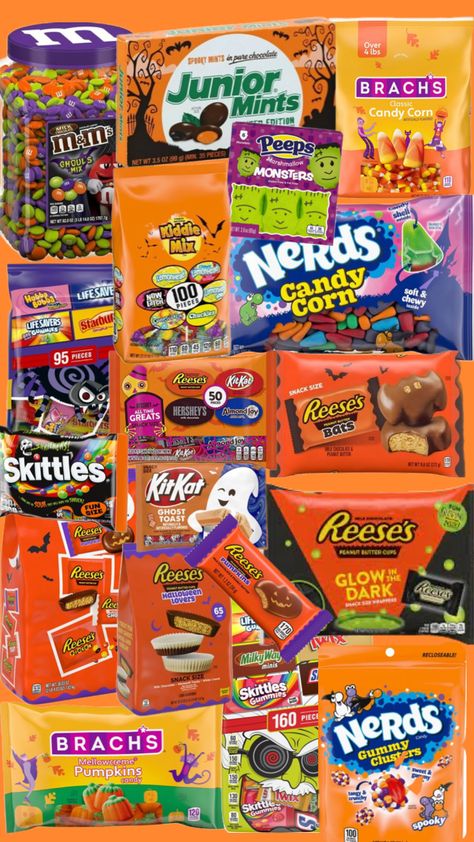 HALLOWEEN CANDYYYY Best Halloween Candy, Nightmare Before Christmas Characters, Orange Candle, Classic Candy, Childhood Movies, The Way I Feel, Aesthetic Things, Christmas Icons, Halloween Candy