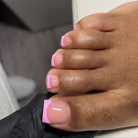 Pink Toe Nails Black Women, Biab Nails Toes, Pink Toe Nails French Tips, Soft Pink Pedicure Ideas, Pink Acrylic Pedicure, French Tip Gel Toes, Pink Tip Toe Nails, Pink Pedicure French Tip, Toe Nails Ideas Pink