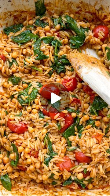 Petra A. | Sunglow Kitchen on Instagram: "My viral orzo recipe just got better - 1 pan, NO chopping and NO stirring involved, that’s what I call a real winner!

It’s perfect as a weeknight meal when you’re tired and don’t want to be bothered to cook. Just throw all of the ingredients into a pan and bake, in the meantime, enjoy your day without worrying about dinner! 

Ingredients (serves 3-4)
2 cups cherry tomatoes
2-3 garlic cloves, minced
2 tbsp tomato paste
1 cup orzo
1 tsp Italian seasoning 
2 cups HOT vegetable broth or 1 bouillon cube dissolved in 2 cups water
Salt and black pepper to taste 
1 can chickpeas 
Baby spinach 
Salt and black pepper to taste" Tomatoes Dinner, Orzo Recipe, Dinner Ingredients, Orzo Salad Recipes, Orzo Recipes, Fresh Salad Recipes, Meatless Recipes, Orzo Salad, Vegetarian Main Dishes