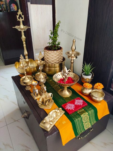 Brass Decorative Items, Indian Apartment Decor, Brass Decor Indian, Home Corner, Indian Room Decor, Janmashtami Decoration, Diwali Decorations At Home, Diwali Decoration Items, Easy Room Decor