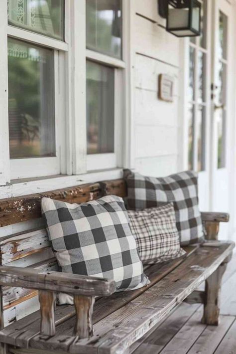 Small Front Porch Bench, Front Porch Benches, Small Front Porch Seating, Front Porch Seating Ideas, Florida Beach House Decor, Small Front Porch Decor, Front Porch Seating, Front Porch Bench, Small Front Porch Ideas