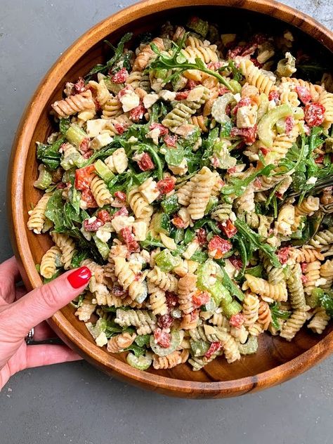 Pasta Salad Lettuce, Salad With Noodles And Lettuce, Healthy Cold Pasta Salad Lunch Ideas, Light Italian Dinner, Green Salad With Pasta, Salad With Pasta And Lettuce, Banza Pasta Salad, Low Calorie Pasta Salad, Healthy Cold Pasta Salad