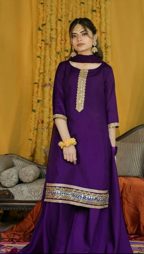 Pakistani Dress Design Party Wear, Capry Design Latest, Mehndi Dress Designs Simple, Purple Pakistani Dress, Dholki Dress, Dholki Dresses, Simple Mehndi Dresses, Fancy Dress Patterns, Style Outfits Summer