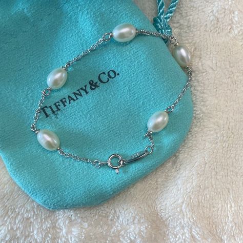 Tiffany & Co. Sterling silver Pearls Bracelet Silver Pearl Bracelet, Pearls Bracelet, Tiffany Co Jewelry, Freshwater Cultured Pearls, Silver Pearls, Cultured Pearls, Tiffany & Co., Pearl Bracelet, Size Medium