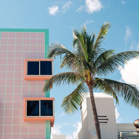 Vintage Miami Beach Aesthetic, Miami Vintage Aesthetic, Miami Art Deco Aesthetic, 1980s Miami Aesthetic, Vintage Miami Aesthetic, Violeta Aesthetic, 80s Miami Aesthetic, Retro Beach Aesthetic, Miami Vice Aesthetic