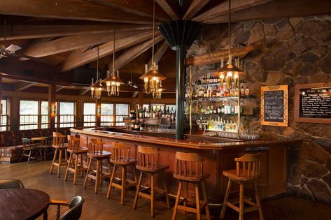 Ski Lodge Restaurant, Lodge Hotel Design, Log Cabin Restaurant, Lodge Bar Design, Ski Lodge Bar, Luxury Ski Lodge, Barbie Hotel, Small Lodge, Lodge Bar