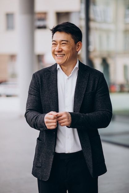 Free photo young handsome asian business... | Free Photo #Freepik #freephoto #asian-businessman #business-man-suit #man-suit #confidence Asian Men Suit, Asian Man In Suit, Asian Old Man, Asian Business Man, Man In Black Suit, Vietnamese Men, Suit Man, Man In Black, Man Suit