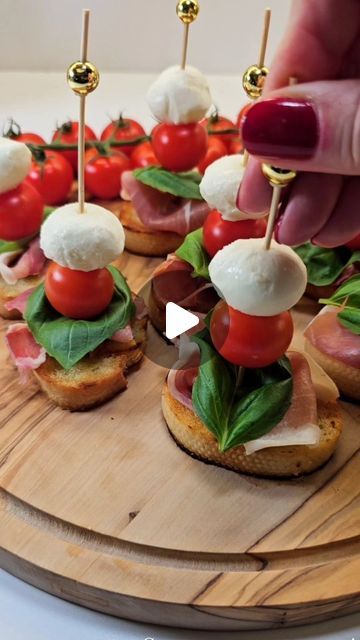 Mini Toast Ideas, Baguette Appetizers, Baguette Appetizer, Mini Mozzarella Balls, 10 Minute Meals, Mozzarella Balls, Breakfast Quiche, Sliced Baguette, Balsamic Glaze