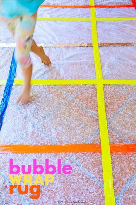 Simple craft idea: Turn leftover bubble wrap into a rug for some sensory fun! Bubble Wrap Activities, Cardboard Houses For Kids, Bookmarks Diy Kids, Letter B Activities, Diy Umbrella, Babble Dabble Do, Bubble Activities, Sensory Crafts, Crafts With Kids