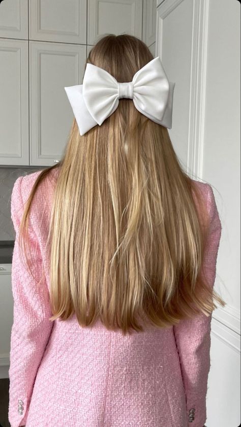 Barbie Core Hairstyles, Disney Princess Hairstyles, Blondie Girl, Ponytail Hairstyles Easy, University Girl, Rich Girl Aesthetic, Estilo Preppy, Blonde Beauty, Rich Girl