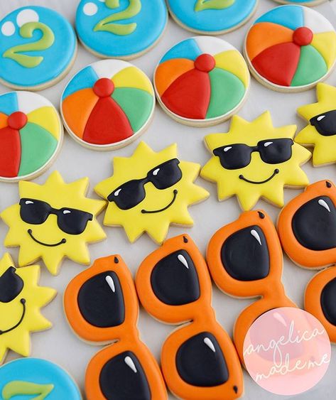 Cartoon Desserts, Decorator Cookies, Summer Sugar Cookies, Beach Cookies, Sugar Cookie Royal Icing, Sugar Cookie Designs, Summer Cookies, Beach Birthday, Pool Birthday Party