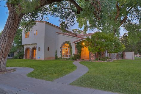 Jesse Pinkman’s ‘Breaking Bad’ house. Jesse Pinkman House, Breaking Bad House, Hank Breaking Bad, Tuco Salamanca, Breaking Bad Series, Rv Tour, Mike Ehrmantraut, University Of New Mexico, Perfect Road Trip