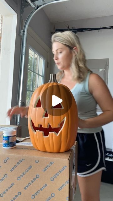 How To Spray Paint Plastic Pumpkins, Halloween Diy Lanterns, Baking Soda Painted Pumpkins, Baking Soda Pumpkin Painting, Terracotta Jack O Lantern, Spray Paint Pumpkin Ideas, Painted Jack O Lantern Ideas, Pumpkin Lanterns Diy, Painted Plastic Pumpkins