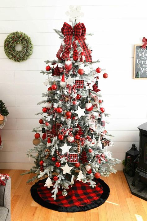 Looking for a Classic Red Christmas Tree look? This post is loaded with inspiration to create a rustic, cozy, farmhouse themed tree. Red Buffalo Plaid Christmas Tree, Classic Red Christmas, Red Farmhouse, Grinch Christmas Tree, Buffalo Plaid Christmas Tree, Christmas Tree Decorating Themes, Buffalo Check Christmas, Farmhouse Christmas Tree, Plaid Christmas Tree