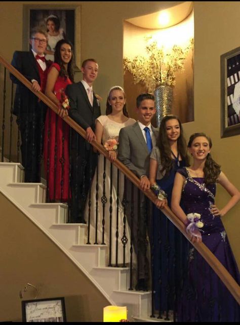 Prom Pictures On Stairs, Prom Pictures Stairs, Homecoming Group Pictures Ideas, Prom Pics On Stairs, Group Photos On Stairs, Large Group Homecoming Pictures, Prom Staircase Pictures, Staircase Prom Pictures, Homecoming Group Pictures