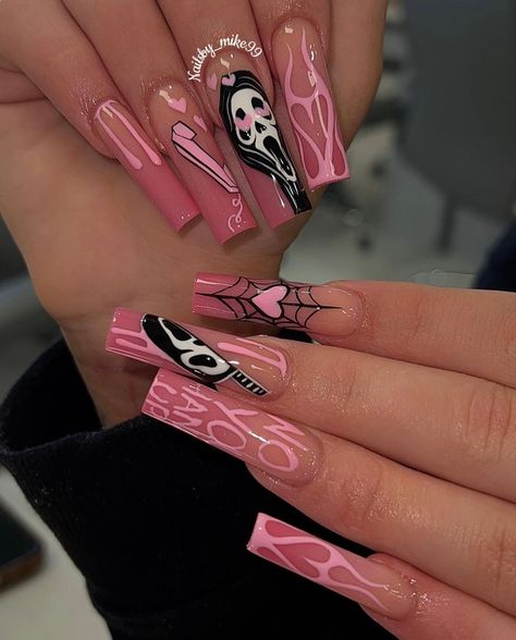 Ghost Face Nails Acrylic Pink, Spooky Nails Inspiration, Nails Design For Halloween, Hollween Costumes Ideas Nails, Spooky Baddie Nails, Halloween Nails Scream Pink, Halloween Ghost Face Nails, Horror Movie Acrylic Nails, Holiday Nail Inspo 2024