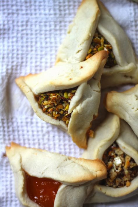 BAKLAVA HAMANTASCHEN COOKIES This Sunday Purim festivals will take place across the country, sending millions of bagged goldfish i... Purim Tablescapes, Hamantaschen Filling, Kosher Desserts, Hamantaschen Cookies, Purim Recipe, Greek Baklava, Jewish Foods, Jewish Holiday Recipes, Kosher Cooking