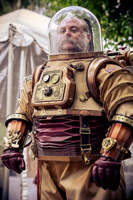 Gaslight Gathering 3 | Flickr - Photo Sharing! Found via Propnomicon (http://propnomicon.blogspot.com/2013/08/steampunk-spacesuit.html) Steampunk Kunst, Moda Steampunk, Steampunk Men, Mode Steampunk, Art Steampunk, Diesel Punk, Style Steampunk, Steampunk Cosplay, Victorian Steampunk