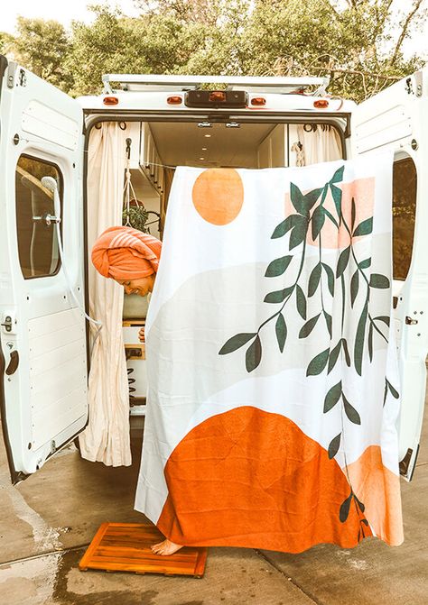 Simple Van Life Interior, Van Organisation Ideas, Painted Camper Van, Van Life Fashion, Hammock In Van, Van Life Inspiration, Van Diy Ideas, Camper Van Organization, Day Van Ideas