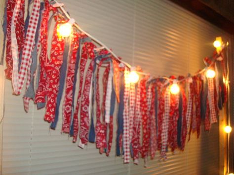 Western Frill Garland Country Dance Party Ideas, Western School Dance, Western Homecoming Float Ideas, Rodeo Dance Decorations, Western Garland, Cowboy Event, Western Theme Dance Decor, Western Dancing, Serving Window