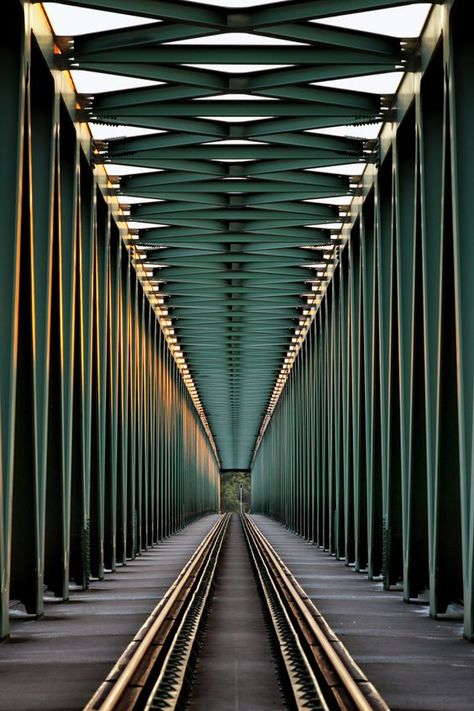 Line Photography, Collage Foto, Railway Bridges, Perspective Photography, Principles Of Design, Composition Photography, Foto Art, Trik Fotografi, Abstract Photography