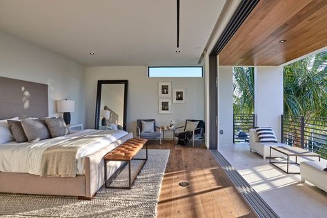 Contemporary House Bedroom, Master Bedrooms With Big Windows, Big Master Bedrooms Decor Modern, Big Room Ideas Bedrooms Master Suite, Villa Bedroom Design Master Suite, Walk Out Bedroom Patio, Patio Off Master Suite, Modern Bedroom With Balcony, Modern Big Bedroom