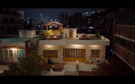 Korean Rooftop Apartment, Rooftop House Korean, Korean House Aesthetic Exterior, Korean Rooftop House Ideas, Small Korean House, Korean Home Exterior, Korean Apartment Exterior, Korean Apartment Building, Houses In Korea