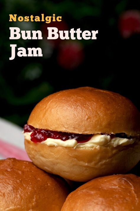 Bun Butter Jam is a popular bakery-style #IndianSnack. This #BunButterJam is made using maida, butter, sugar, and other ingredients. You can now make this #BakeryButterBun with Cookd’s simple recipe and serve it warm. Do try this recipe and share your feedback with us Bun Butter Jam, Butter Buns Recipe, Chai Cup, Chai Shop, Sid Sriram, Burger Buns Recipe, Indian Fast Food, Cream Bun, Bakery Products