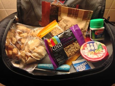 FA lunch packs. Flight Snacks, Professional Traveler, Flight Food, Airplane Snacks, Flight Tips, Travel Lunch, Alaska Trip, Road Trip Snacks, Travel Snacks