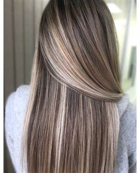 blending in greys in brown hair pictures - Yahoo Image Search Results Brown Hair Pictures, Highlight Hair, Medium Length Curly Hair, Hair Highlights And Lowlights, Cute Hair Colors, Brunette Hair With Highlights, Gorgeous Hair Color, Dark Hair With Highlights, Brown Hair With Blonde Highlights