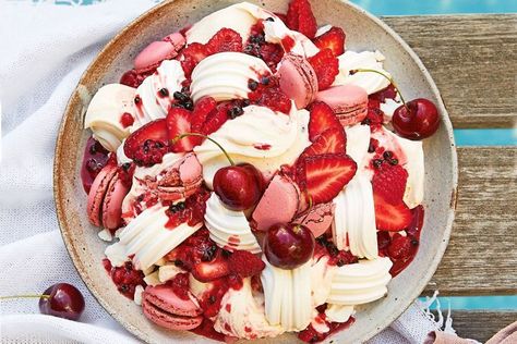 Mixed berry Eton mess Mint Cheesecake, Snickers Chocolate, Plating Ideas, Tree Nut Allergy, Chocolate Slice, Eton Mess, Easy Ice Cream, Slices Recipes, Dessert Ingredients