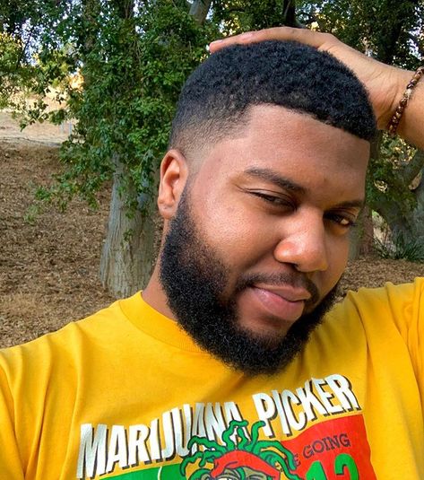 Khalid Singer, Celeb Aesthetic, Rod Wave, Fav Artist, Khalid, Black Man, Fade Haircut, Haircut Ideas, Haircuts For Men