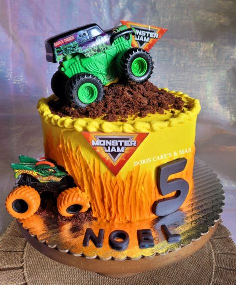 DORIS CAKE'S & MAS Monster Truck Birthday Party Ideas Food, Monster Jam Birthday Cake, Monster Jam Cake, Monster Truck Birthday Cake, Monster Jam Birthday Party, Monster Truck Birthday Party, Monster Jam Birthday, Monster Jam Party, Truck Birthday Cakes