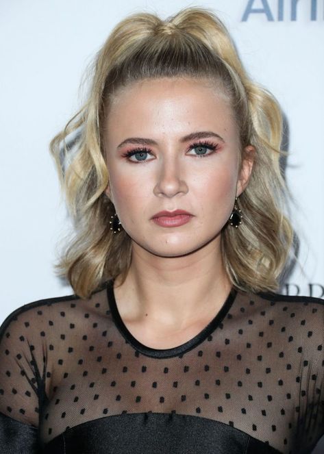 Eliza Bennet, Eliza Bennett, Everyday Hair, Celebrity Updates, Rose Marie, Everyday Hairstyles, Strike A Pose, Movies And Tv Shows, Hallmark