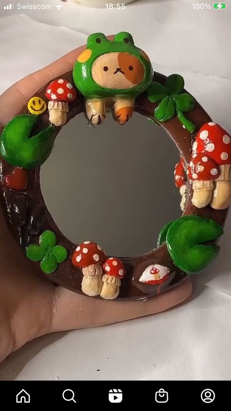 Air Dry Clay Mirror Frame, Mirror Clay Art, Ayna Susleme, Mouldit Clay Art, Clay Mirror, Painted Mirror Art, Clay Crafts Air Dry, Diy Candle Holders, Pinterest Diy