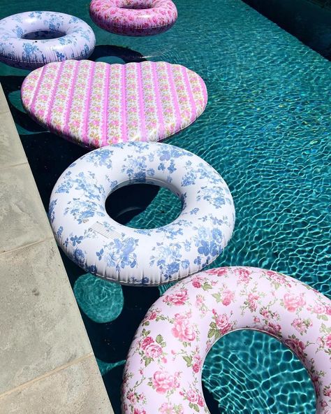 Loveshackfancy Bachelorette, Preppy Coastal Aesthetic, Love Shack Fancy Bachelorette, Influencer Movie, Love Shack Fancy Aesthetic, Loveshackfancy Aesthetic, Midsummer Party, Summer Pool Floats, Loveshack Fancy