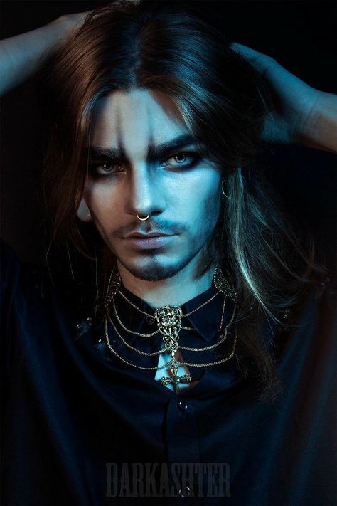 Warlock Makeup Men, Mens Warlock Makeup, Wizard Makeup Men, Male Witch Makeup, Hades Photoshoot, Warlock Makeup Male, Warlock Makeup, Male Vampire Makeup, Nils Kuiper