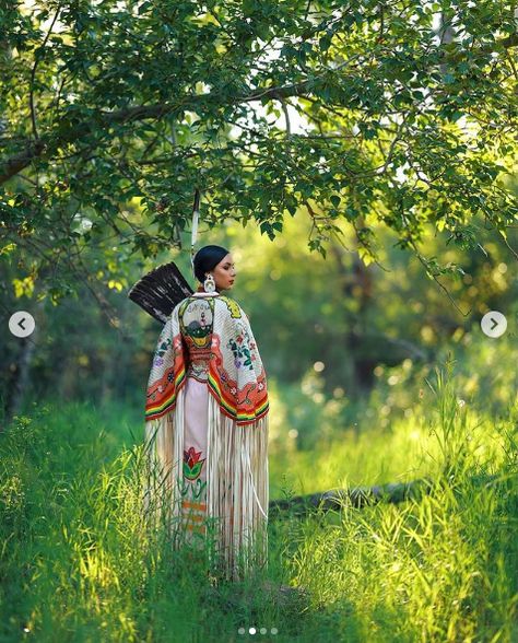 Irene Rudnyk, Native American Photography, Mamiya 645, Native American Dress, Native American Regalia, People Pictures, Native American Clothing, Native American Pictures, Native American Photos