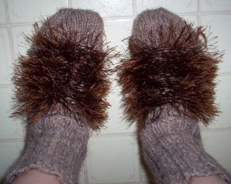 make your own hobbit feet! Tolkien Party, Lotr Marathon, Lotr Birthday, Hobbit Birthday, Teen Games, Lotr Party, Hobbit Costume, Lotr Movies, Hobbit Movie