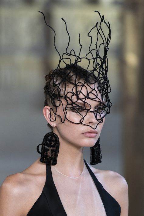 Guo Pei, Body Adornment, Fashion Mask, Futuristic Fashion, Avant Garde Fashion, Fall 2018, Costume Design, Headdress, Couture Fashion