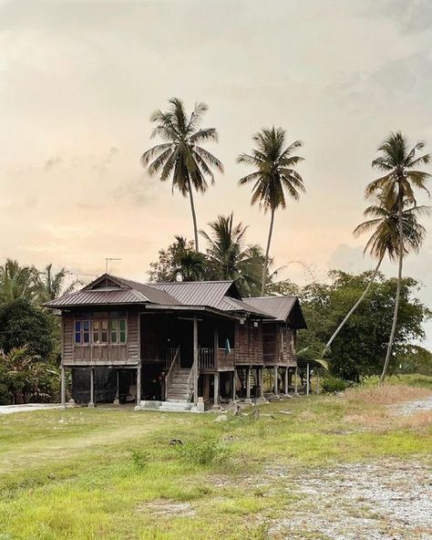 Kampung House, Malay House, House On Stilt, Malaysia Truly Asia, Eid Fitr, Cambodian Art, Iron Man Art, 3d Environment, Traditional Houses