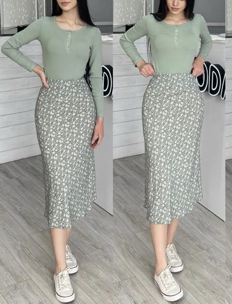 Floral Skirt Outfits Winter, Casual Christian Outfits For Women, Modest Stylish Outfits Casual, Trendy Skirts Long, Modest Stylish Outfits, Dress And Cardigan Outfit, Long Skirt Fashion, Modesty Outfits, Smart Dressing