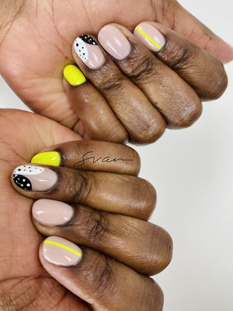 Neon Black Nails, Neon Yellow And White Nails Designs, Black Nails With Yellow Accent, Grey And Neon Yellow Nails, Nails Design For Black Women, Neon Yellow Nail Art, Nail Designs On Natural Nails, Designs On Natural Nails, Tan And Neon Yellow Nails