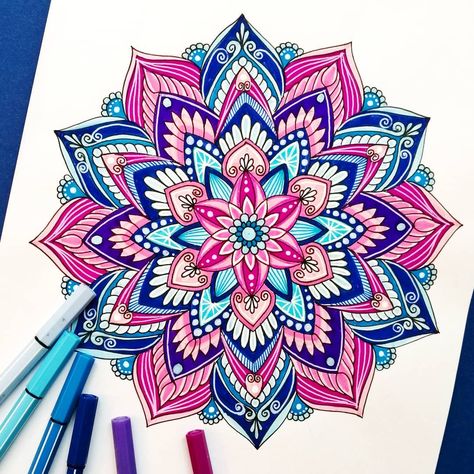 47 premium colours including neon and pastel promise endless creativity - no wonder that the STABILO Pen 68 perfectly matches the latest trends in bullet journaling, sketch notes and hand lettering. But fans of mandalas as well as friends of painting and drawing are also enthusiastic about the versatility of this high-quality Pen.  Artist: www.instagram.com/nilana_art/  #mandala #mandalalove #stabilo #felt pen #colourful #colourful #details #art #creative #creativity #fanart Zentangle Kunst, Mandala Doodle, Mandala Wallpaper, Mandala Art Therapy, Pen Art Drawings, Mandala Design Pattern, Mandala Art Lesson, Mandala Artwork, Zentangle Drawings