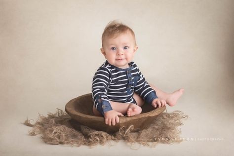 9 Month Studio Session, Sitter Session Photography, 9 Months Baby Photoshoot Boy, Sitting Up Baby, 6 Month Baby Picture Ideas Boy, 6 Month Baby Picture Ideas, Blue Eyed Baby, Toddler Pictures, Baby Fotografie